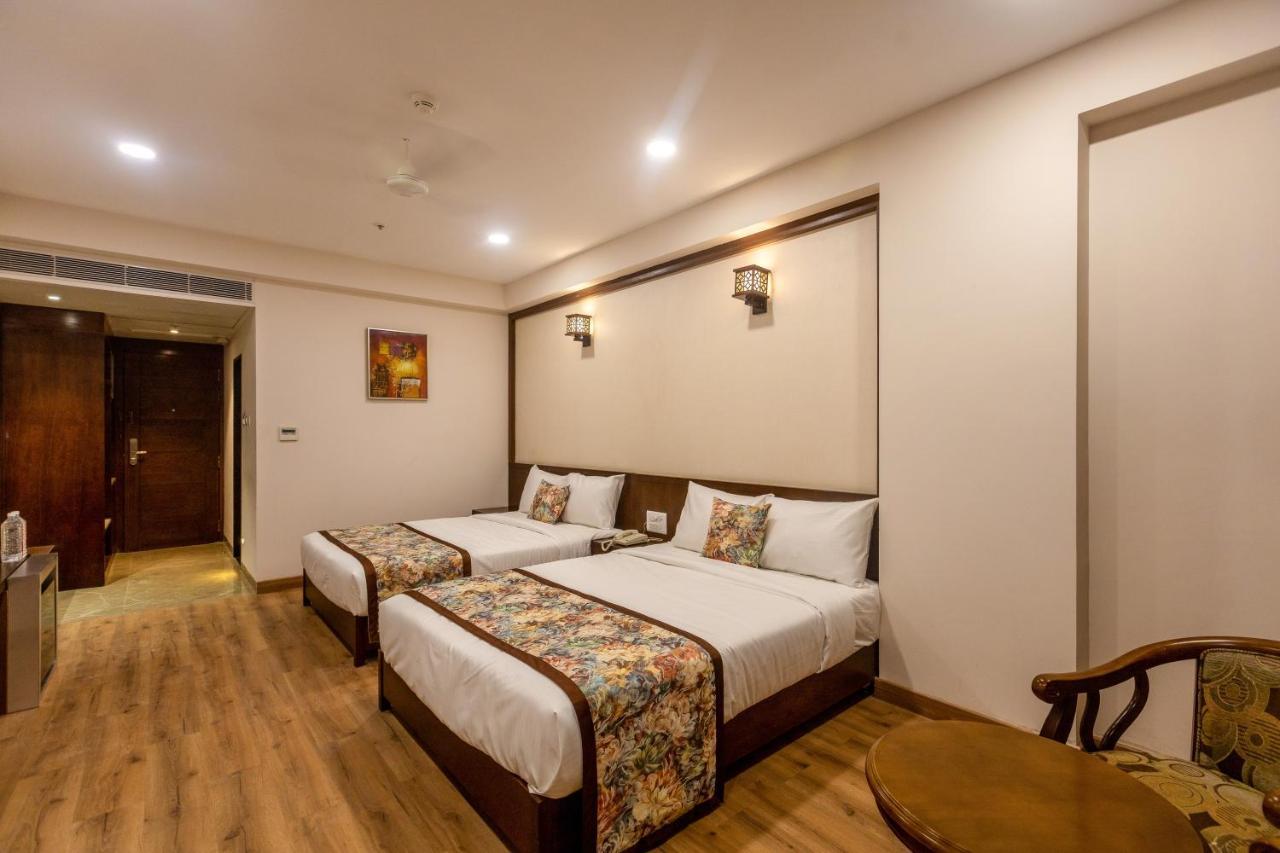 Pride Hotel Bhopal Esterno foto
