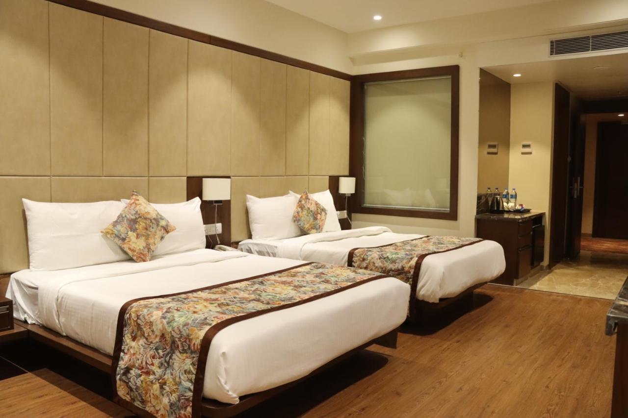 Pride Hotel Bhopal Esterno foto