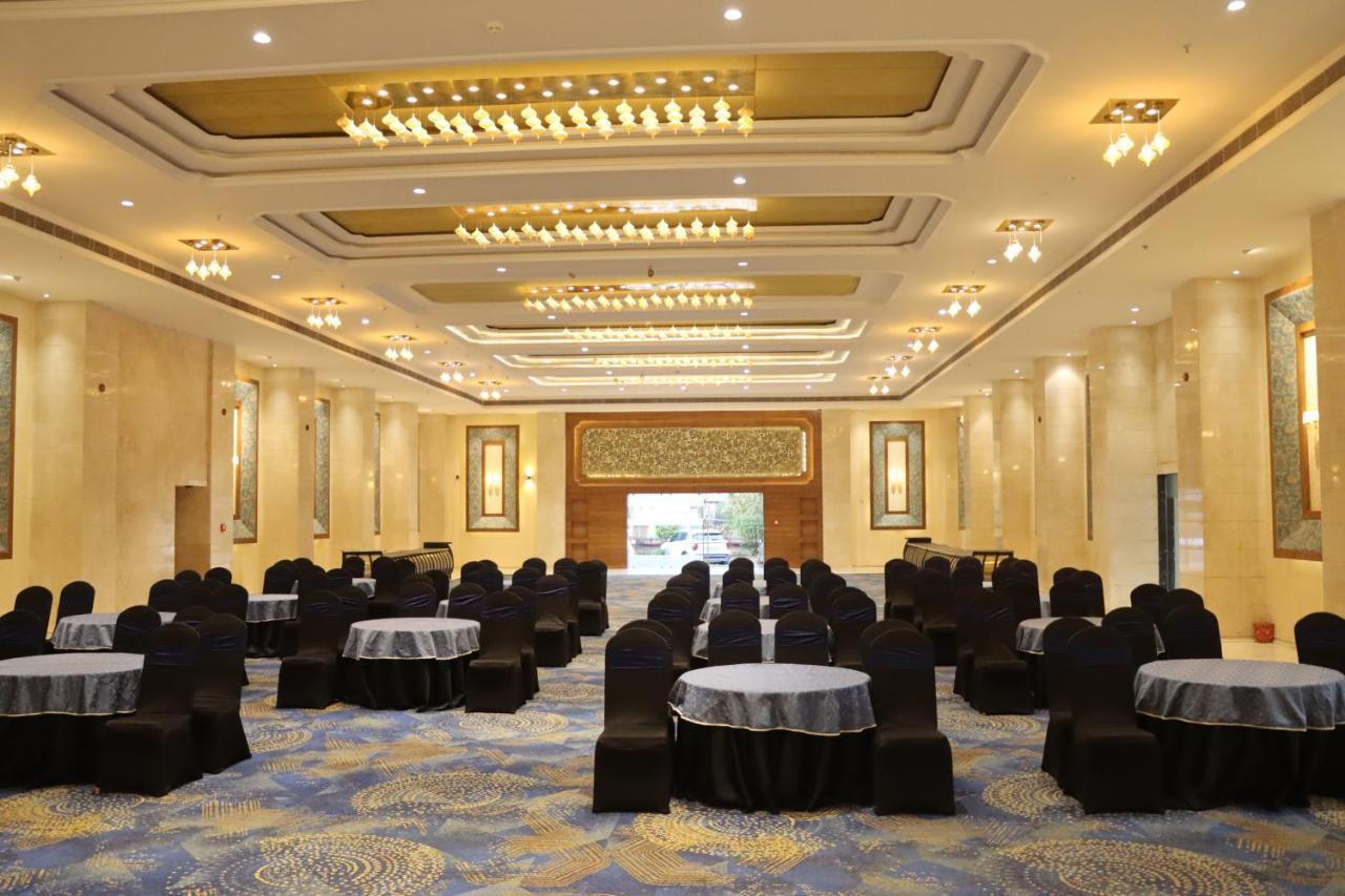 Pride Hotel Bhopal Esterno foto