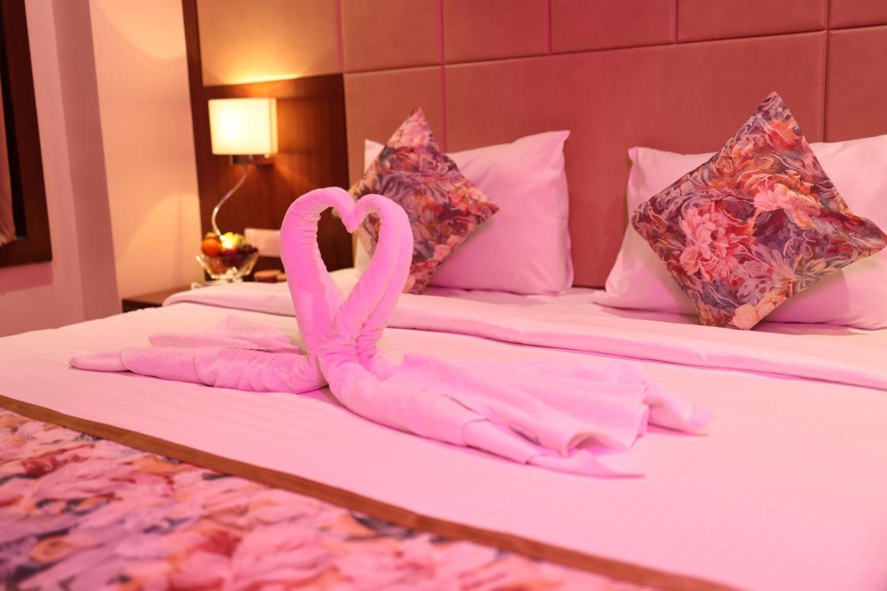 Pride Hotel Bhopal Esterno foto