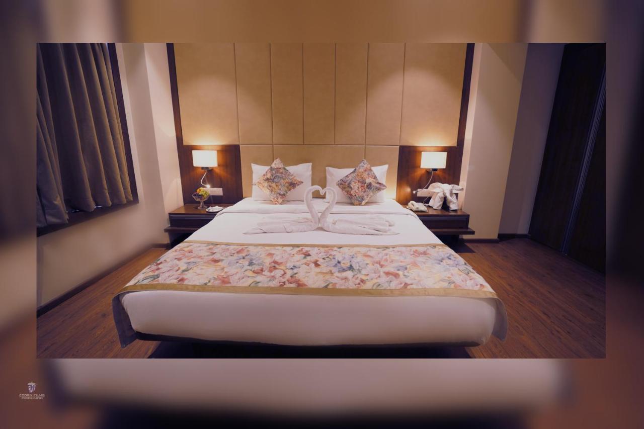 Pride Hotel Bhopal Esterno foto