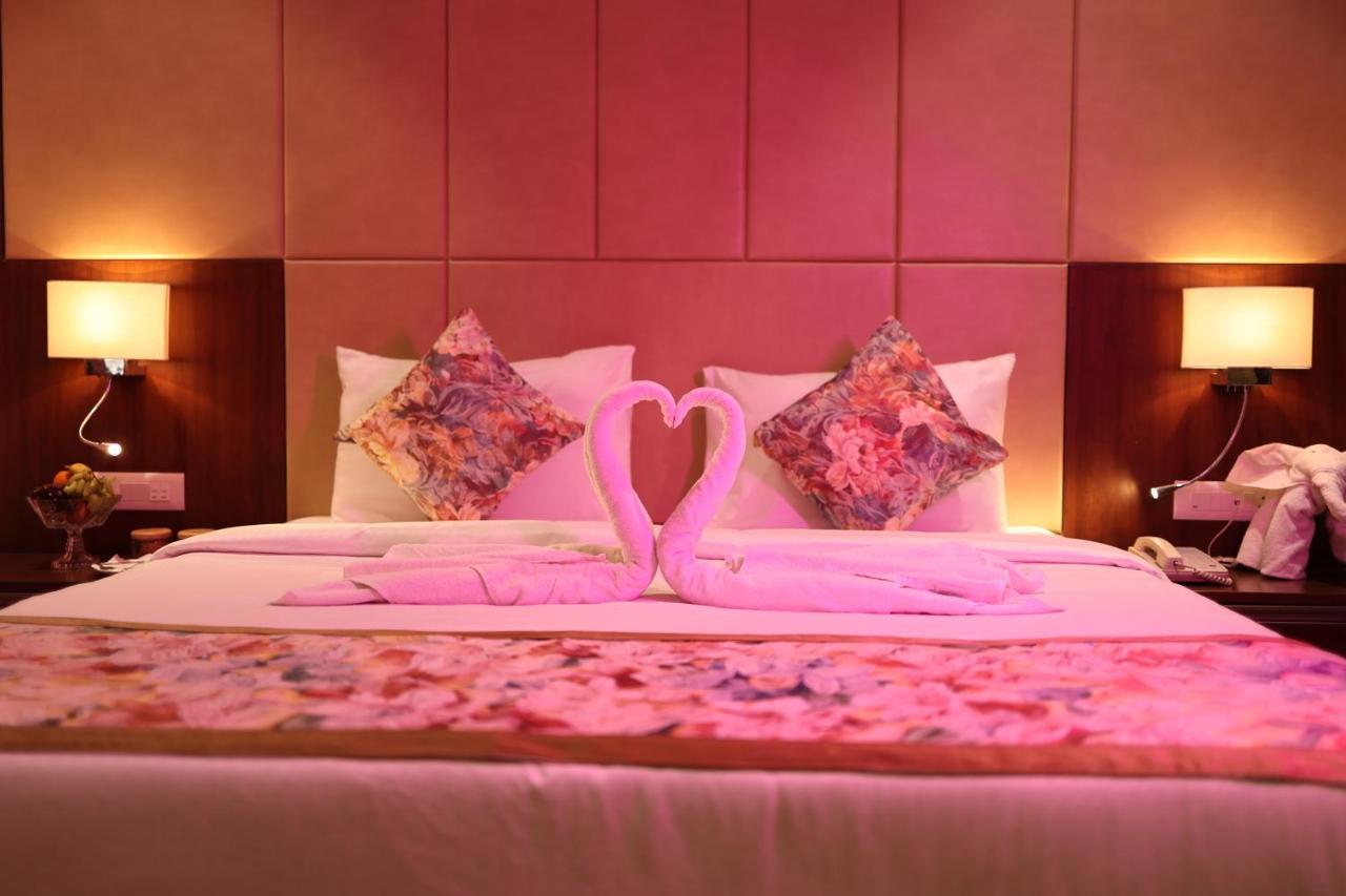 Pride Hotel Bhopal Esterno foto