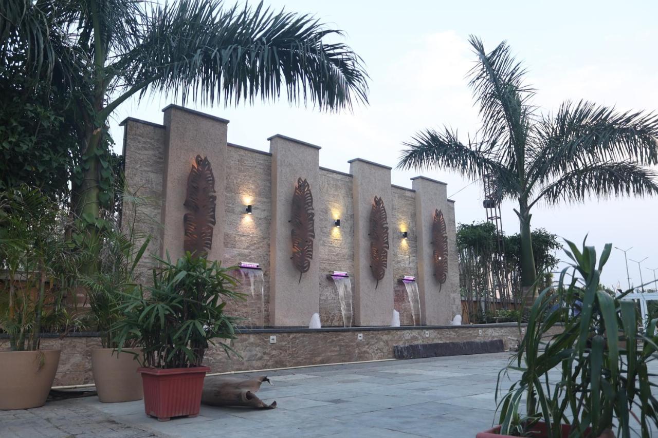 Pride Hotel Bhopal Esterno foto