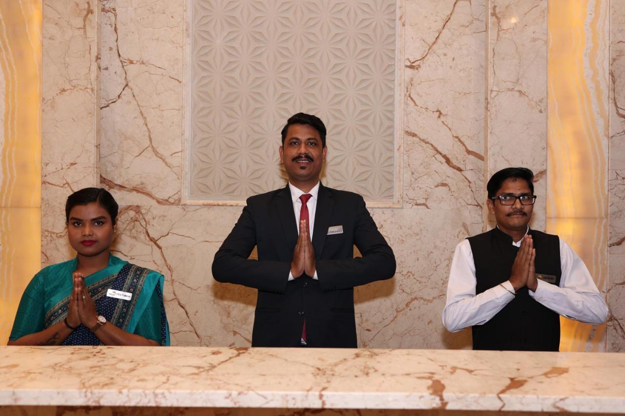 Pride Hotel Bhopal Esterno foto