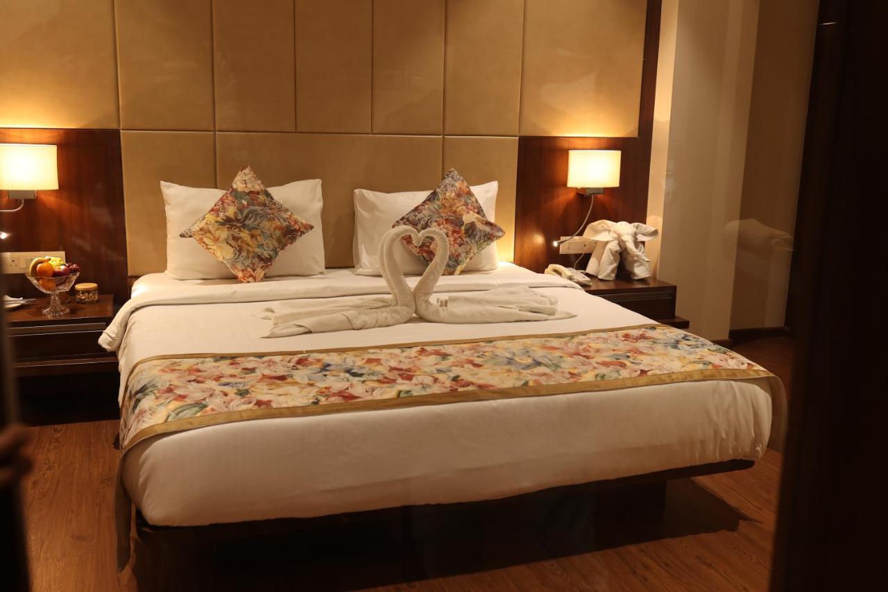 Pride Hotel Bhopal Esterno foto