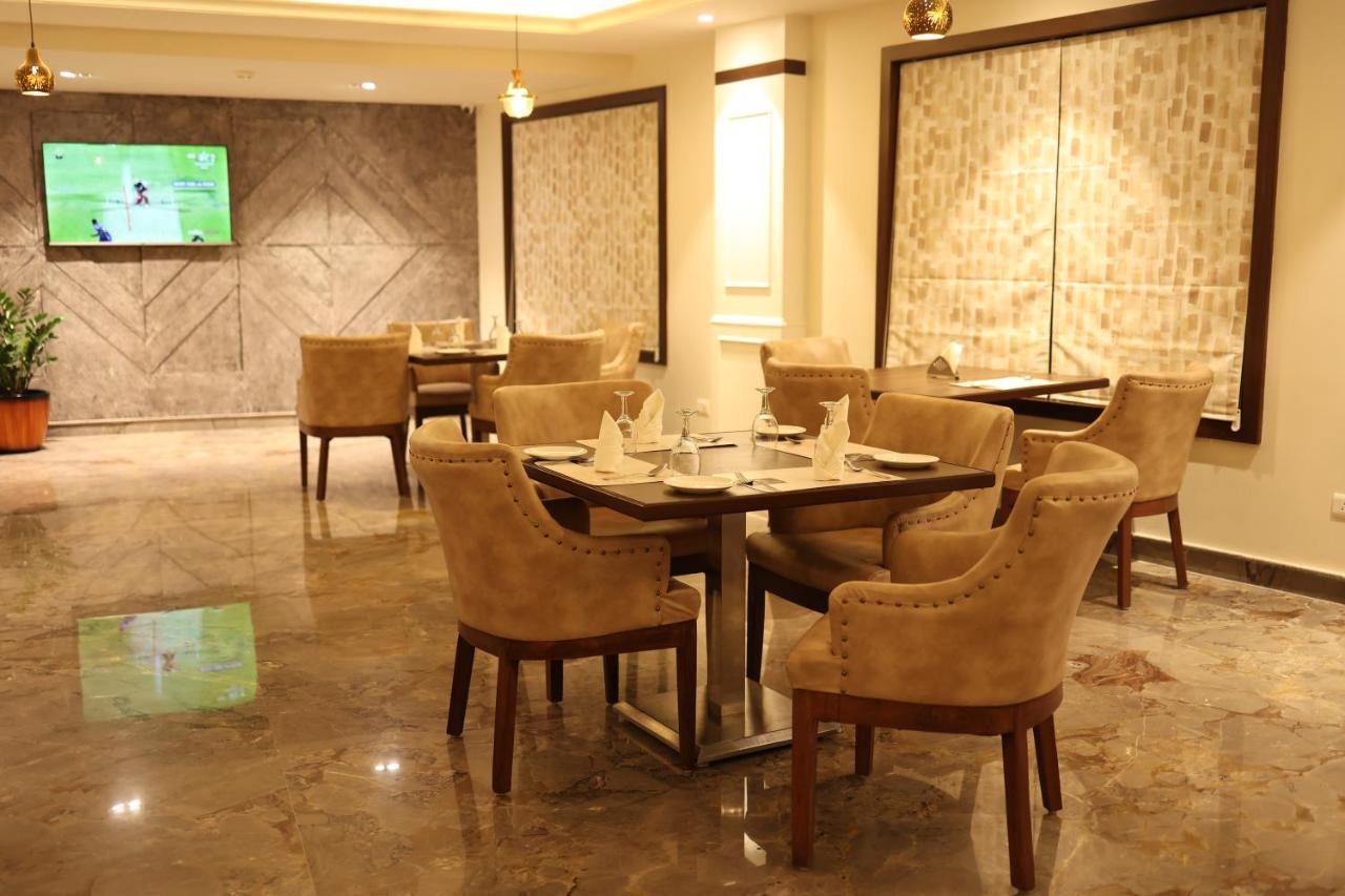 Pride Hotel Bhopal Esterno foto